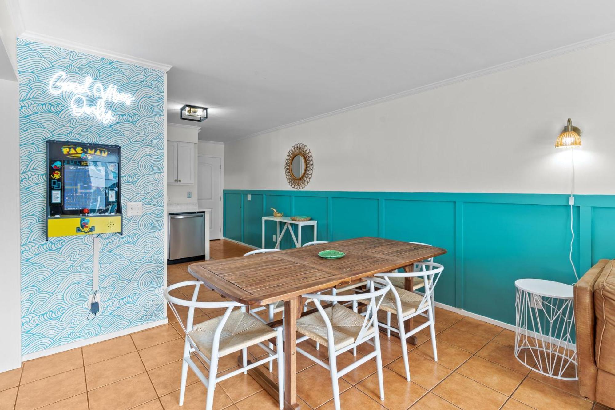 Hang Ten Hideaway, Pool, Condo, Parking - 6 Person Max Occupancy Carolina Beach Luaran gambar