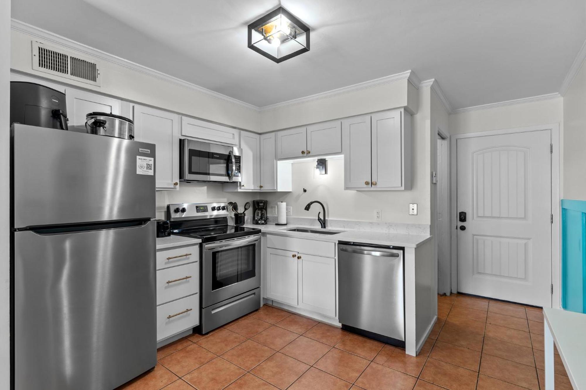 Hang Ten Hideaway, Pool, Condo, Parking - 6 Person Max Occupancy Carolina Beach Luaran gambar